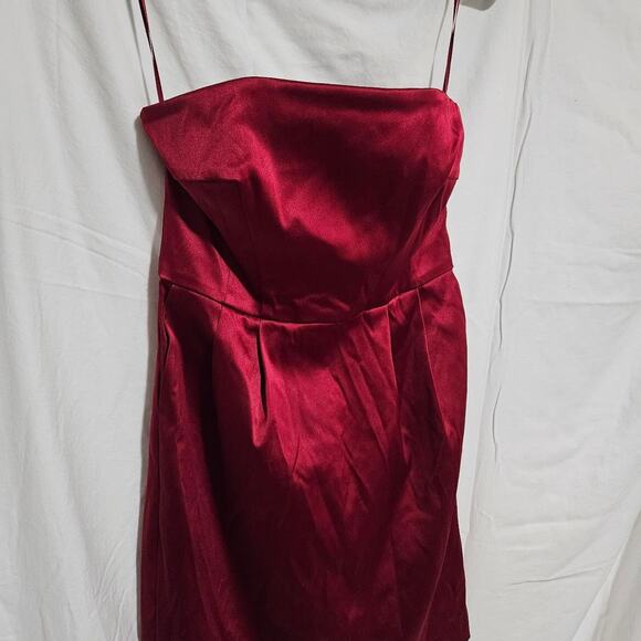 Size‎ 3 maroon spaghetti strap - Picture 1 of 3